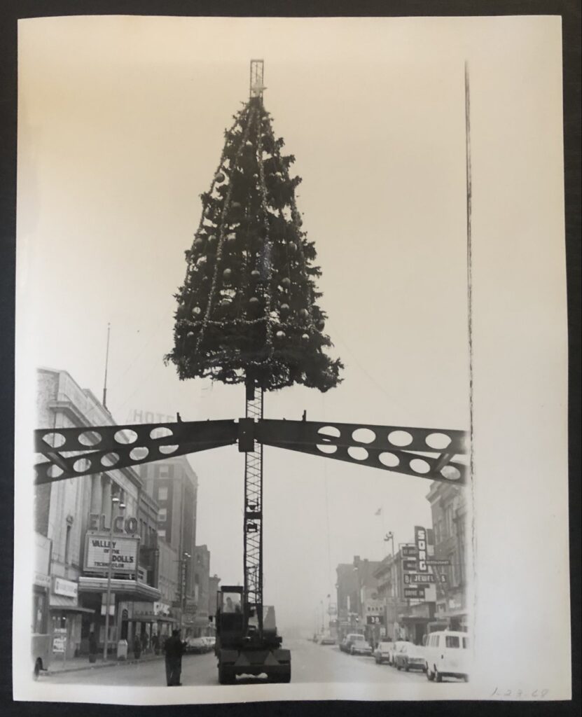 The final Christmas tree is removed on Jan. 23, 1968. (Elkhart Truth photo)